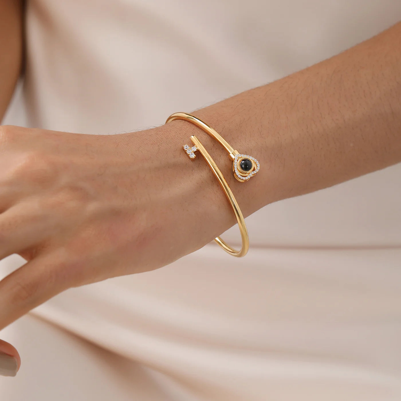 Love Key Photo Projection Bangle Bracelet with Picture Inside