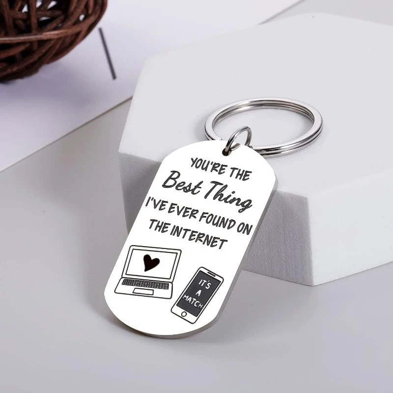 Funny Online Dating Love Keyring – “Best Thing on the Internet” Message