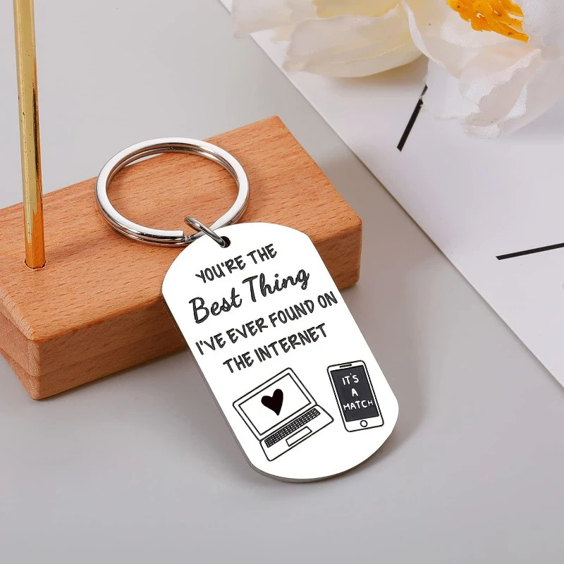 Funny Online Dating Love Keyring – “Best Thing on the Internet” Message